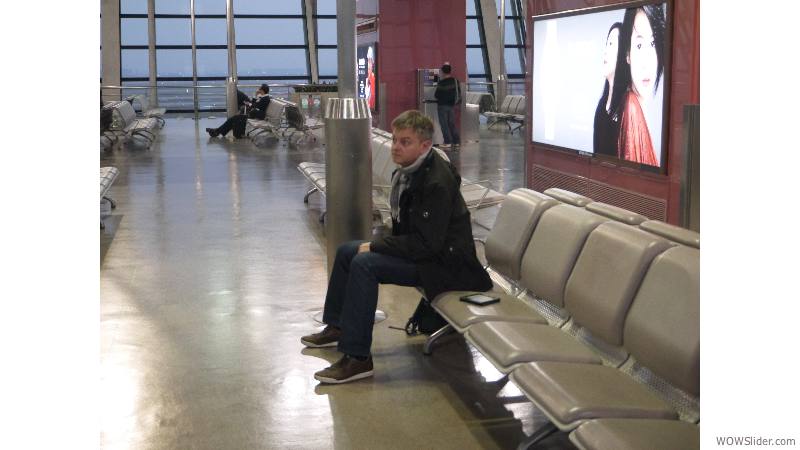 Warten am Flughafen in Shanghai