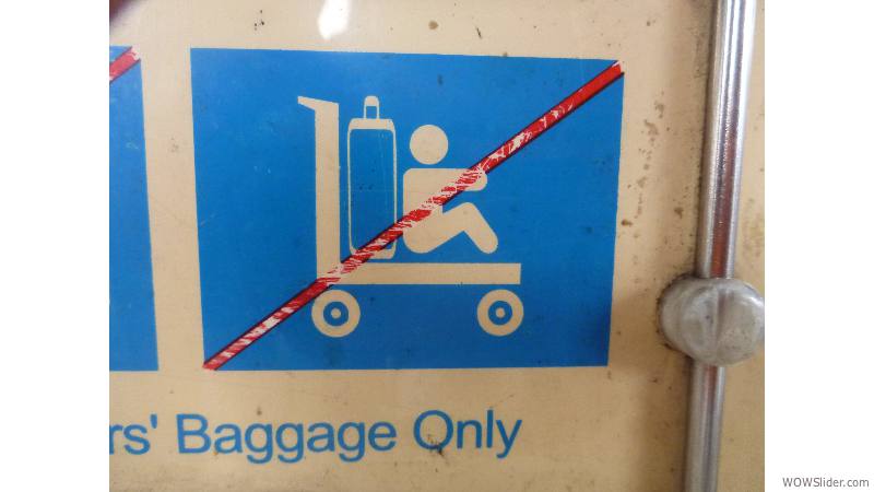 Nette Pictogramme am Bahnhofseingang