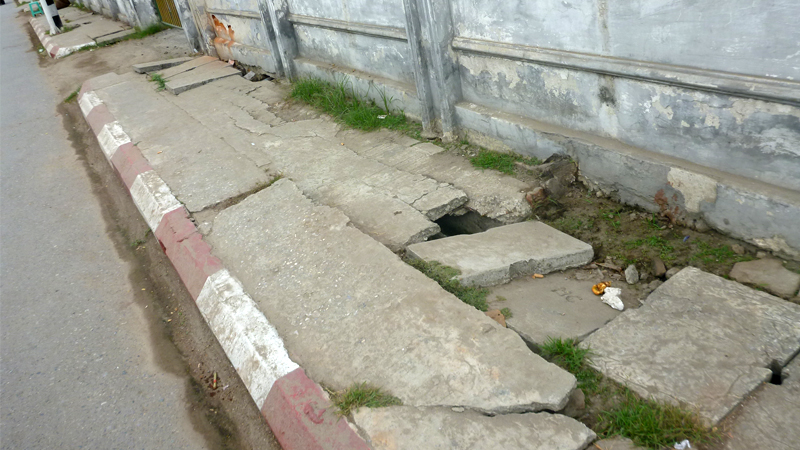 Gehsteige in Mandalay gibt es zwar ...